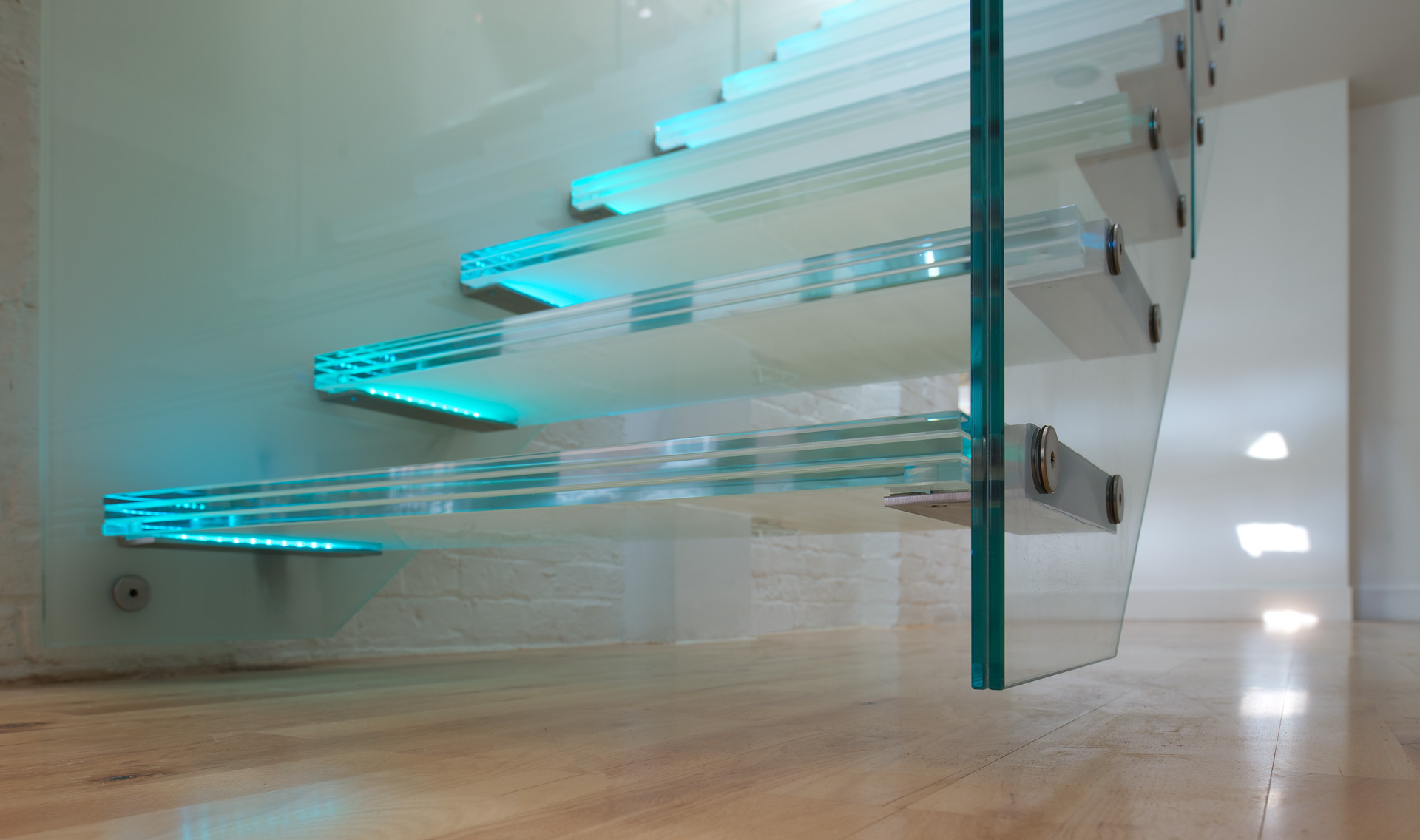 GLASS-STAIRS1.jpg